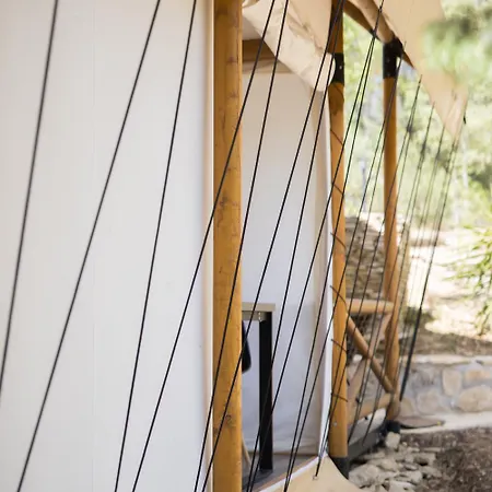 Le De La Catouniere Lüks kamp alanı *